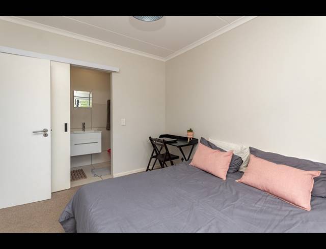 2 BEDROOM APARTMENT FOR SALE IN BURGUNDY ESTATE